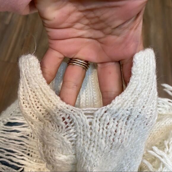 BP White Distressed Sweater Medium - Picture 4 of 9